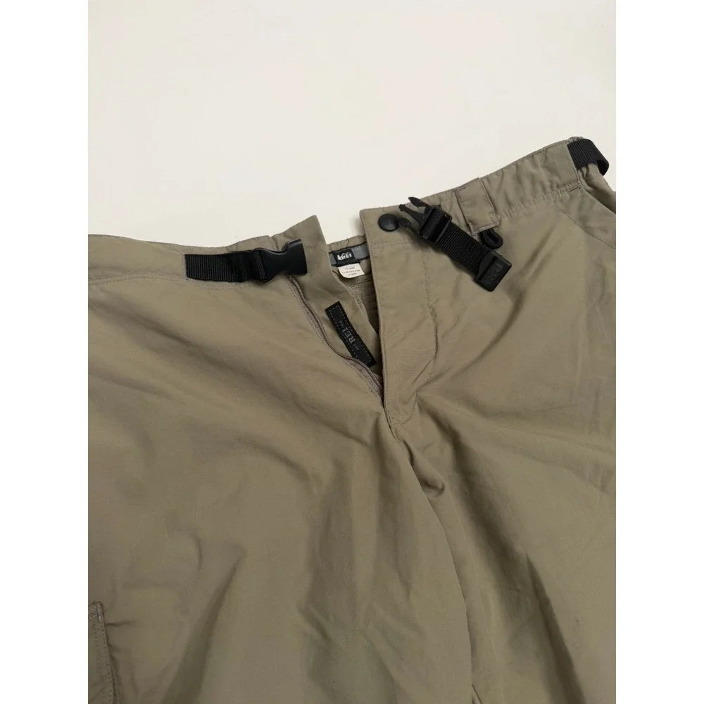 REI Co-op Men's Small Hiking Cargo Shorts Khaki Nylon Quick Dry Belted.     5240